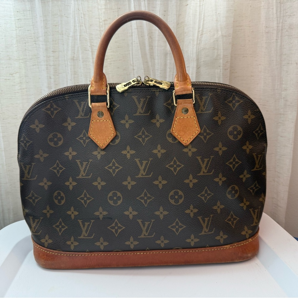 Louis Vuitton Monogram Canvas Alma Handbag